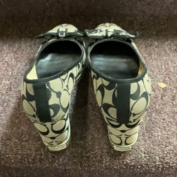 Coach ladies shoes in black and grey. - Picture 3 of 3